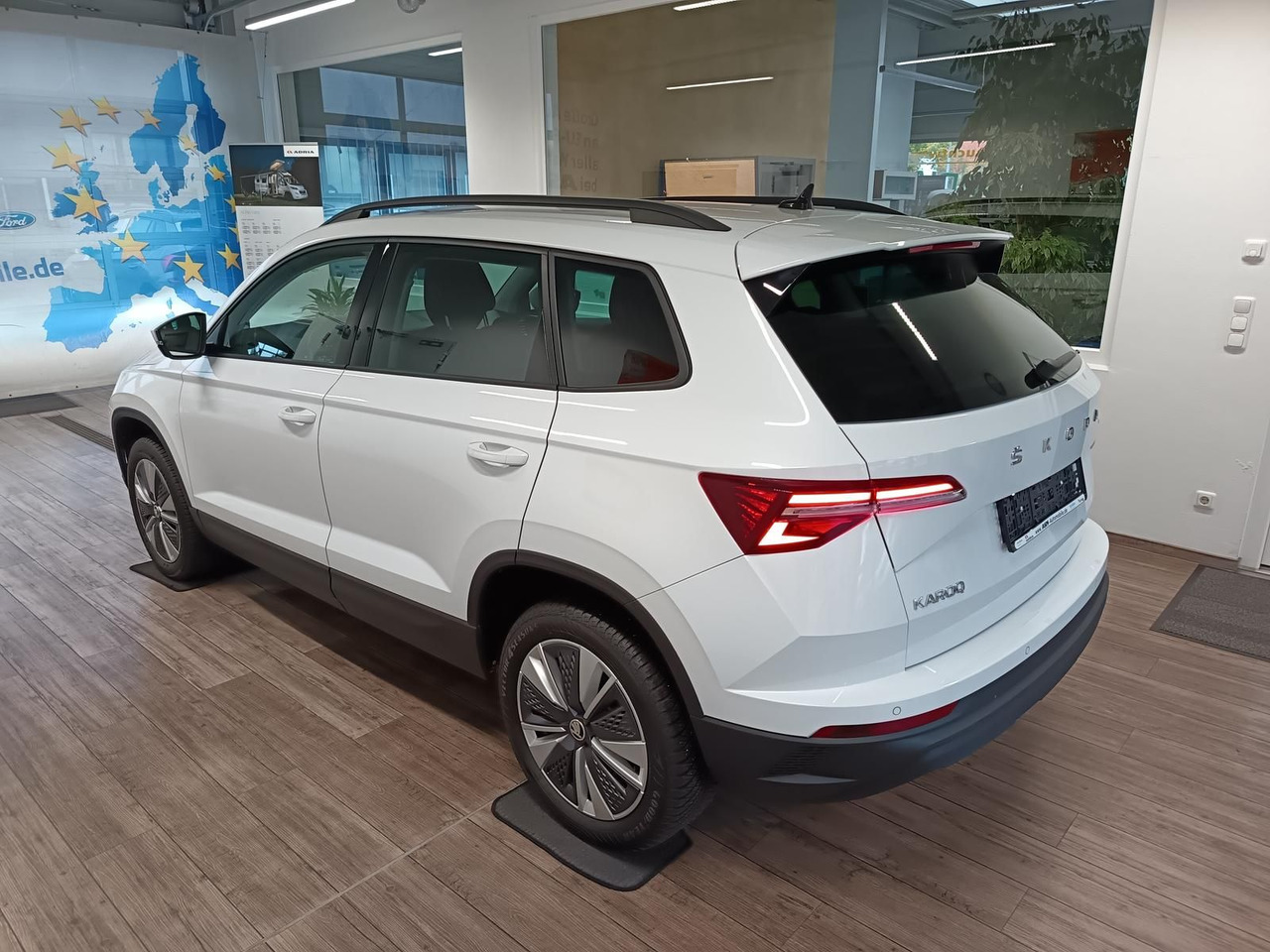 Skoda Karoq Style 1,5 TSI DSG*AHK*NAVI*LED*R-KAM*2xPDC - SUV: slika 4 Skoda Karoq Style 1,5 TSI DSG*AHK*NAVI*LED*R-KAM*2xPDC - SUV: slika 4
