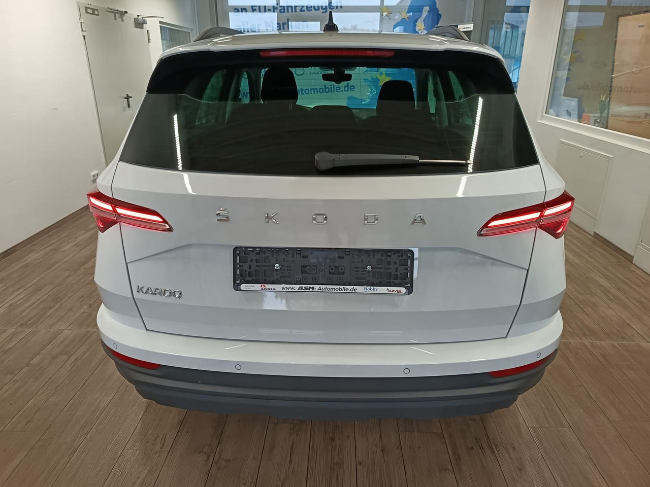 Skoda Karoq Style 1,5 TSI DSG*AHK*NAVI*LED*R-KAM*2xPDC - SUV: slika 5 Skoda Karoq Style 1,5 TSI DSG*AHK*NAVI*LED*R-KAM*2xPDC - SUV: slika 5
