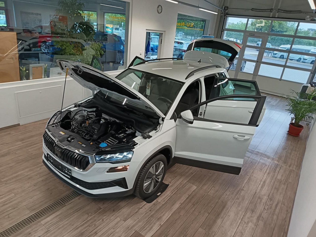 Skoda Karoq Style 1,5TSI DSG*AHK-VORBER*NAVI*LED*R-KAM - SUV: slika 2 Skoda Karoq Style 1,5TSI DSG*AHK-VORBER*NAVI*LED*R-KAM - SUV: slika 2