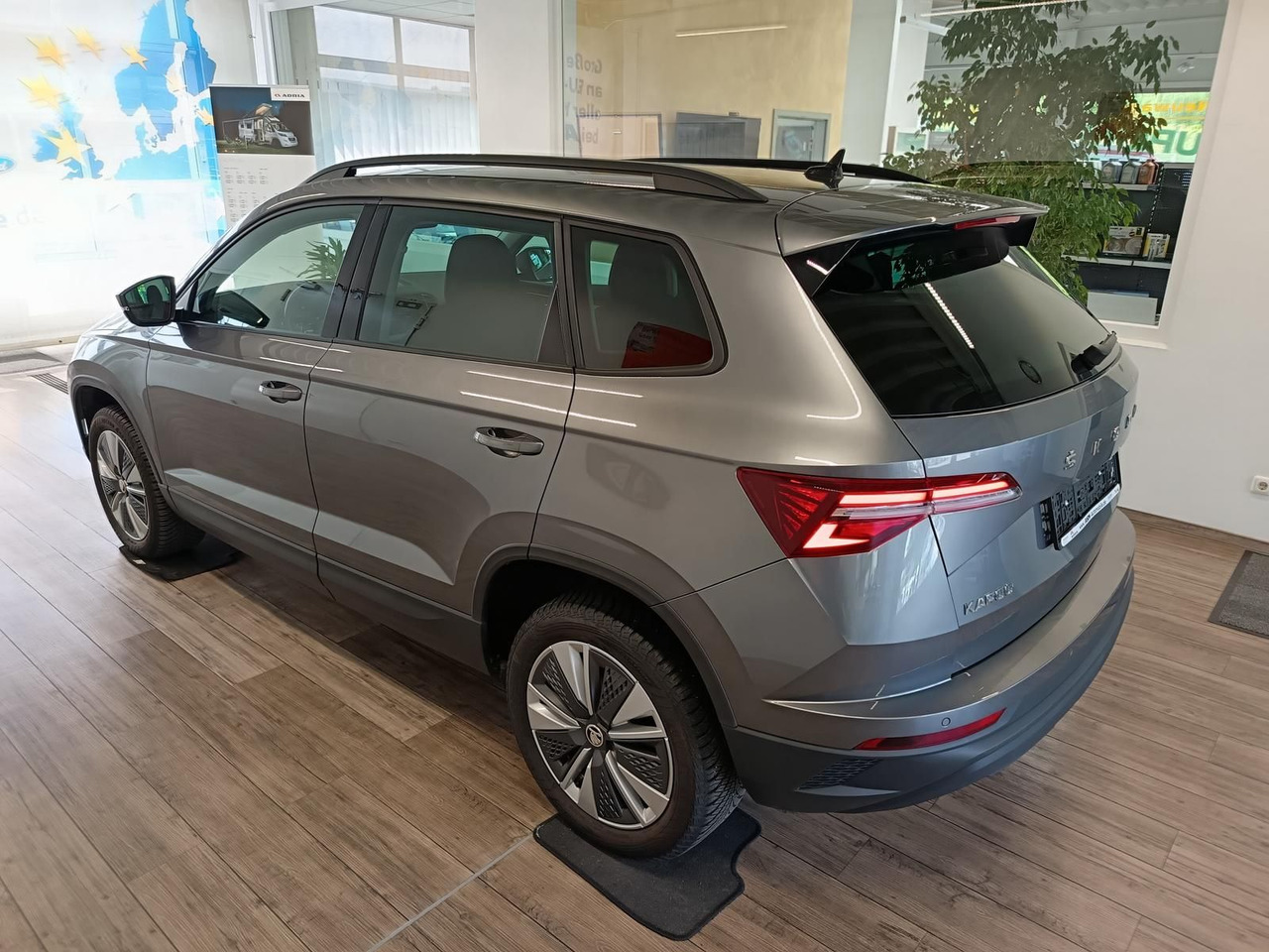 Skoda Karoq Style 1,5TSI DSG*AHK-VORBER*NAVI*LED*R-KAM - SUV: slika 4 Skoda Karoq Style 1,5TSI DSG*AHK-VORBER*NAVI*LED*R-KAM - SUV: slika 4