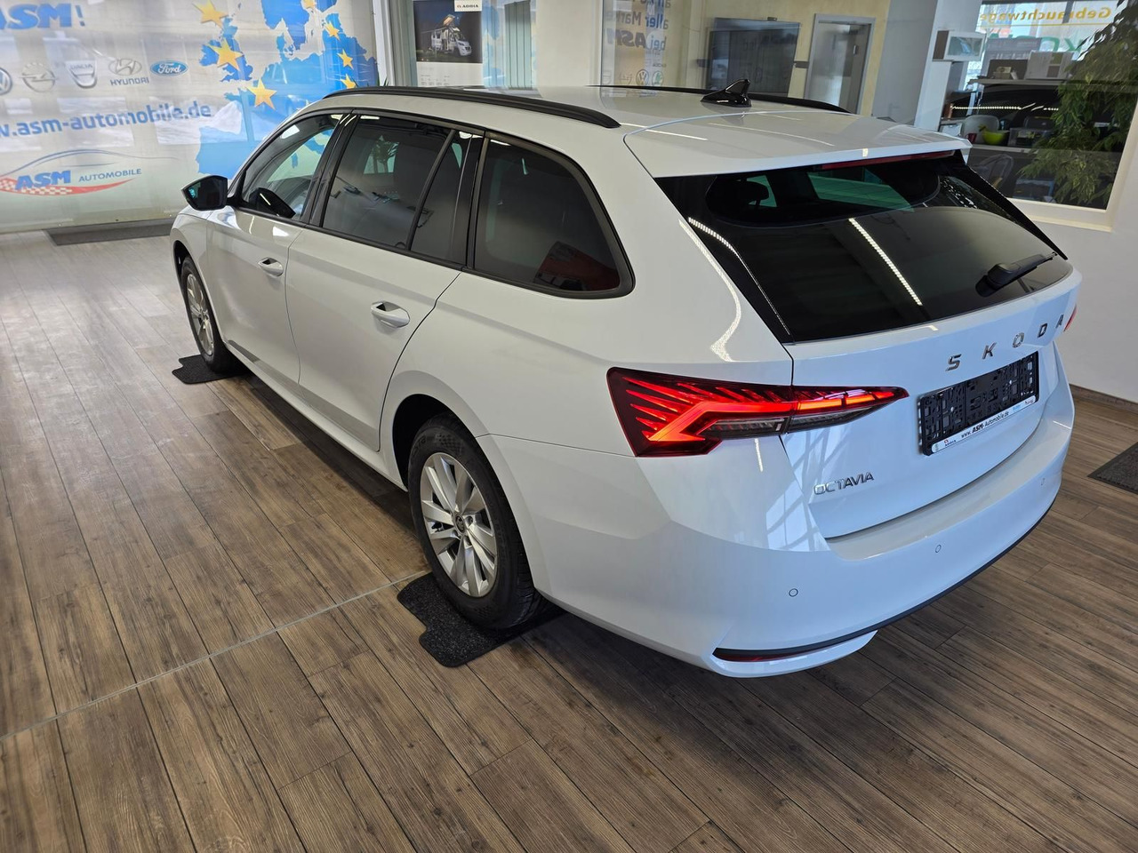 Skoda Octavia Combi Selection DSG*AHK*WINTERPAKET*LED - Karavan: slika 4 Skoda Octavia Combi Selection DSG*AHK*WINTERPAKET*LED - Karavan: slika 4