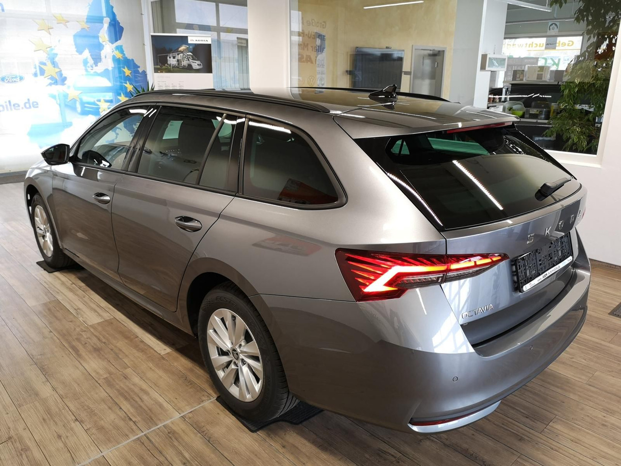 Skoda Octavia Combi Selection DSG*AHK*WINTERPAKET*LED* - Karavan: slika 4 Skoda Octavia Combi Selection DSG*AHK*WINTERPAKET*LED* - Karavan: slika 4