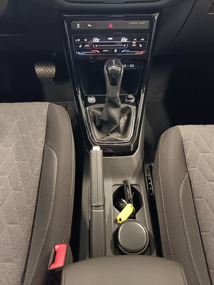 SUV Volkswagen T-Cross Life 1.5 TSI DSG*AHK*MATRIX LED*ACC*SHZ*: slika 15