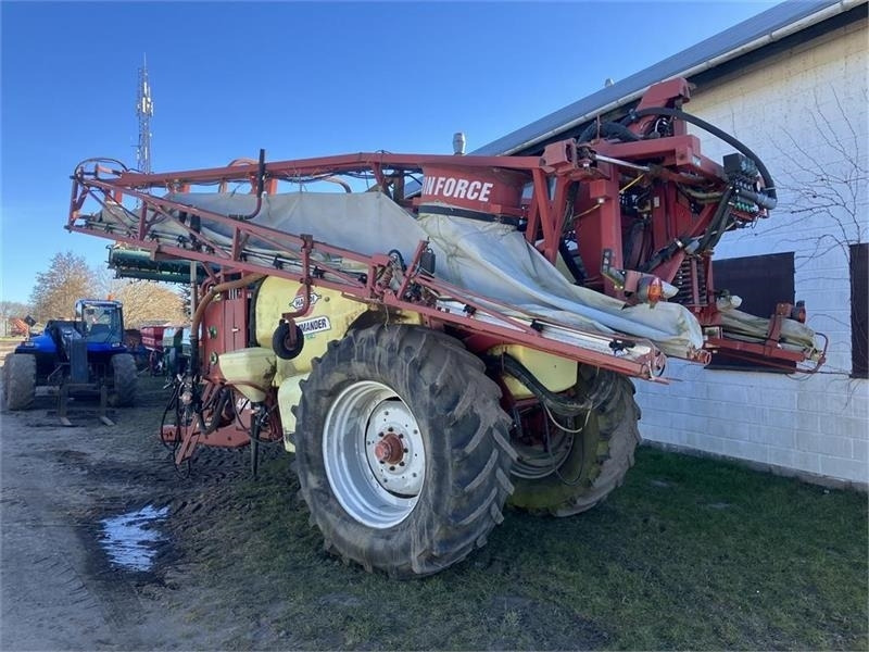 Hardi COMMANDER 4200 TWIN 28 m - Vučena prskalica: slika 2 Hardi COMMANDER 4200 TWIN 28 m - Vučena prskalica: slika 2