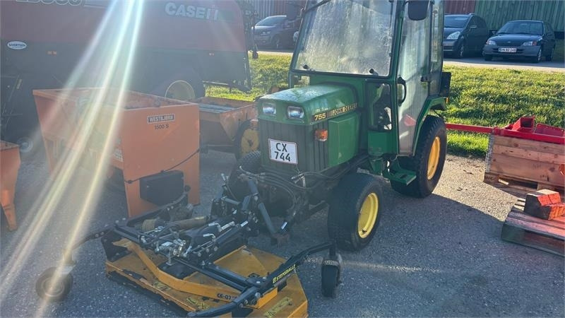 John Deere 755 Kompakt traktor - Komunalni traktor: slika 1 John Deere 755 Kompakt traktor - Komunalni traktor: slika 1