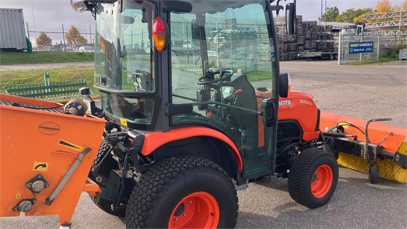 Kubota B2261 med 120 cm kost og udlægger - Komunalni traktor: slika 5 Kubota B2261 med 120 cm kost og udlægger - Komunalni traktor: slika 5
