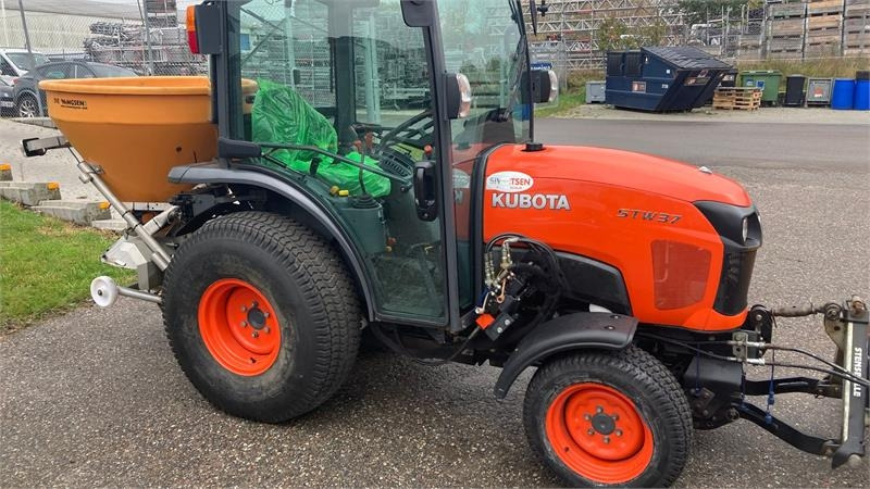 Kubota STW37 Kompakttraktor  - Komunalni traktor: slika 2 Kubota STW37 Kompakttraktor  - Komunalni traktor: slika 2