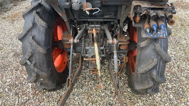 Kubota STW37 Kun 1145 timer - Komunalni traktor: slika 4 Kubota STW37 Kun 1145 timer - Komunalni traktor: slika 4