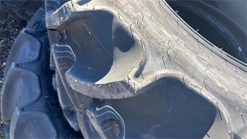 Mitas 420/85R38 & 340/85R28 - Guma za Korisno/ Posebno vozilo: slika 2 Mitas 420/85R38 & 340/85R28 - Guma za Korisno/ Posebno vozilo: slika 2