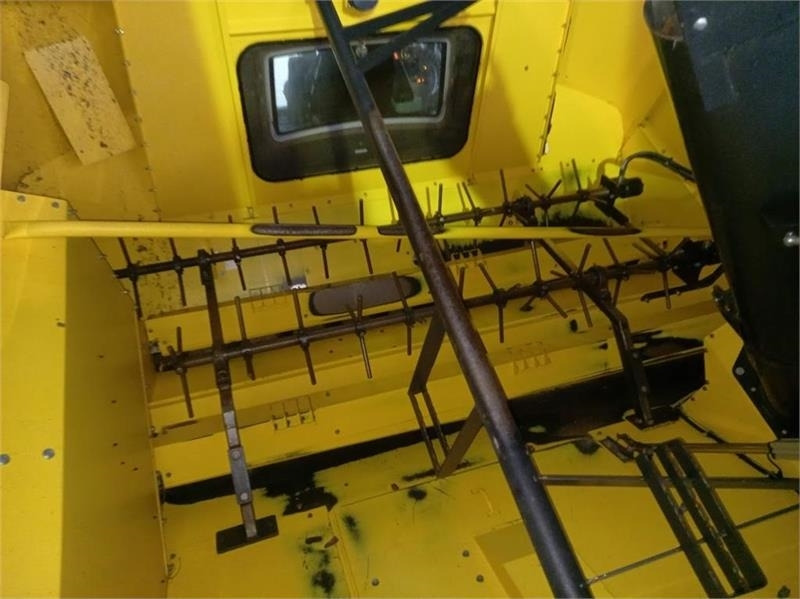 New Holland CR9.80 - Kombinovani kombajn: slika 4 New Holland CR9.80 - Kombinovani kombajn: slika 4