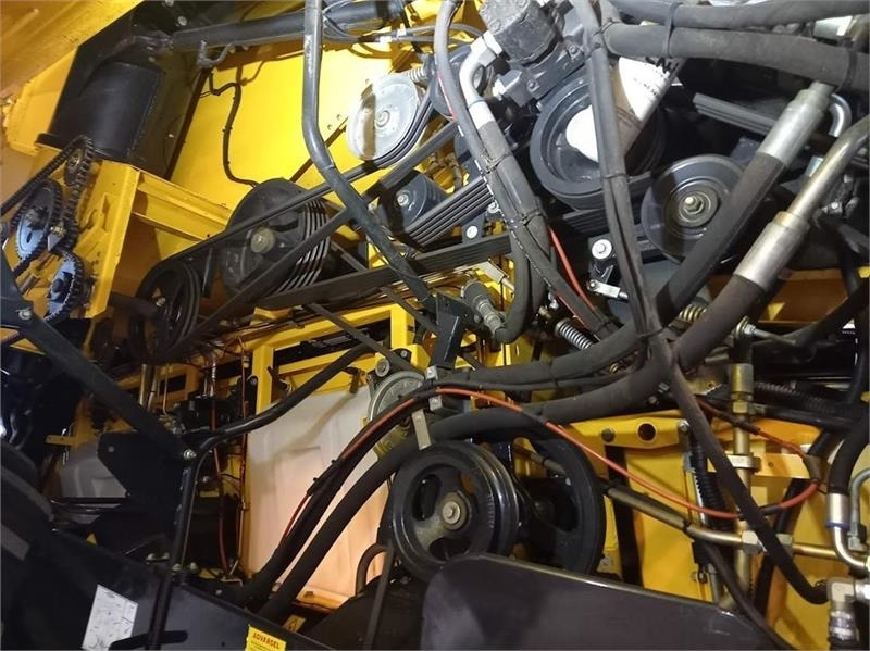 New Holland CR9.80 - Kombinovani kombajn: slika 5 New Holland CR9.80 - Kombinovani kombajn: slika 5