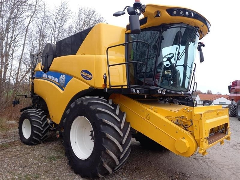 New Holland CX8.80 SLH med 25 fods Varifeed - Kombinovani kombajn: slika 2 New Holland CX8.80 SLH med 25 fods Varifeed - Kombinovani kombajn: slika 2