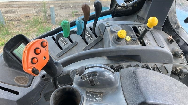 Lizing New Holland T7030 New Holland T7030: slika 9 Lizing New Holland T7030 New Holland T7030: slika 9