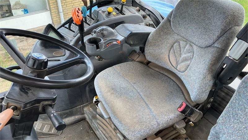 Lizing New Holland T7030 New Holland T7030: slika 8 Lizing New Holland T7030 New Holland T7030: slika 8