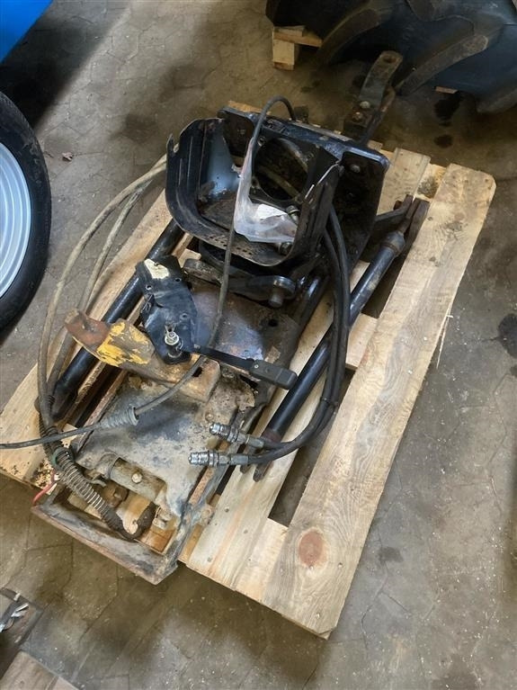 New Holland T7030 Hitchtræk - Brza spojnica: slika 1 New Holland T7030 Hitchtræk - Brza spojnica: slika 1