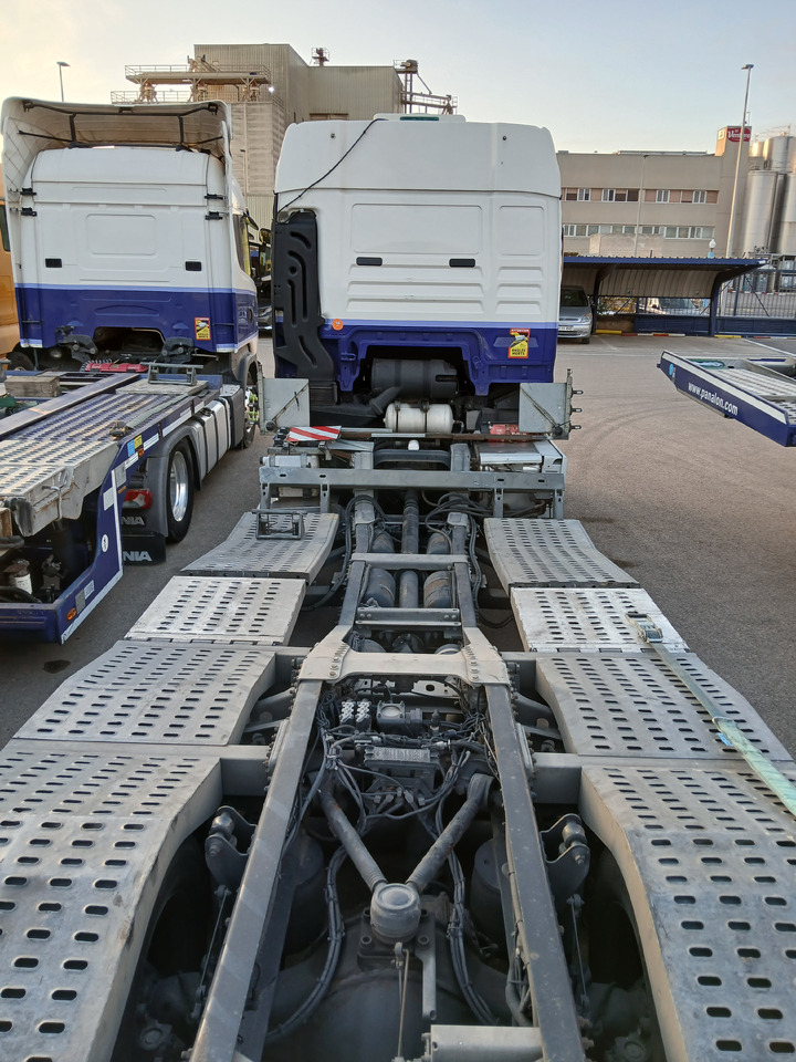 MAN TGX 18.480 - Kamion sa golom šasijom i zatvorenom kabinom: slika 2 MAN TGX 18.480 - Kamion sa golom šasijom i zatvorenom kabinom: slika 2