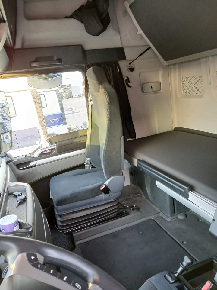 MAN TGX 18.480 - Kamion sa golom šasijom i zatvorenom kabinom: slika 5 MAN TGX 18.480 - Kamion sa golom šasijom i zatvorenom kabinom: slika 5