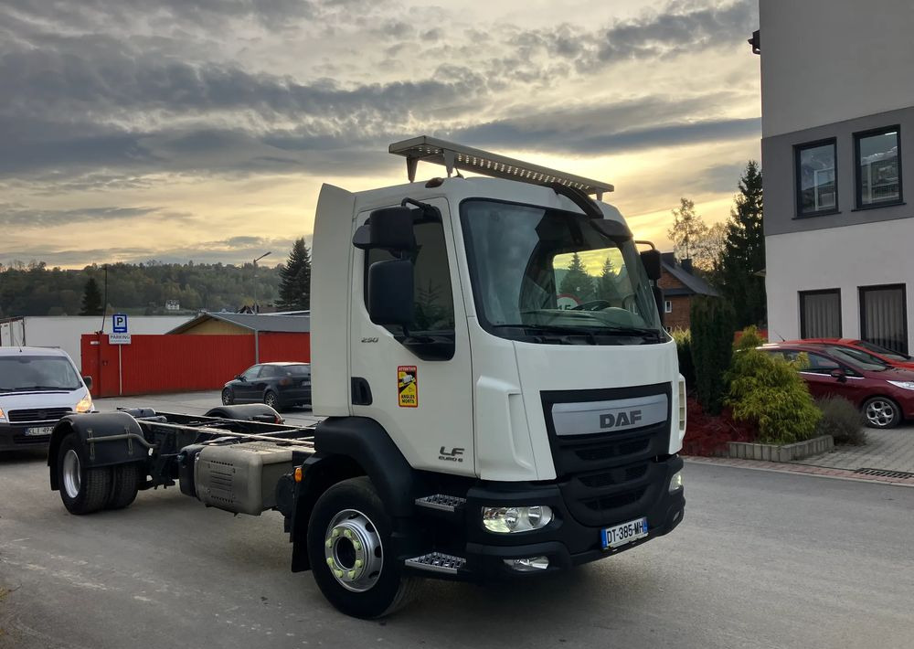 DAF Daf FL 16.250 euro  6 ramo do zabudowy - Kamion sa golom šasijom i zatvorenom kabinom: slika 2 DAF Daf FL 16.250 euro  6 ramo do zabudowy - Kamion sa golom šasijom i zatvorenom kabinom: slika 2
