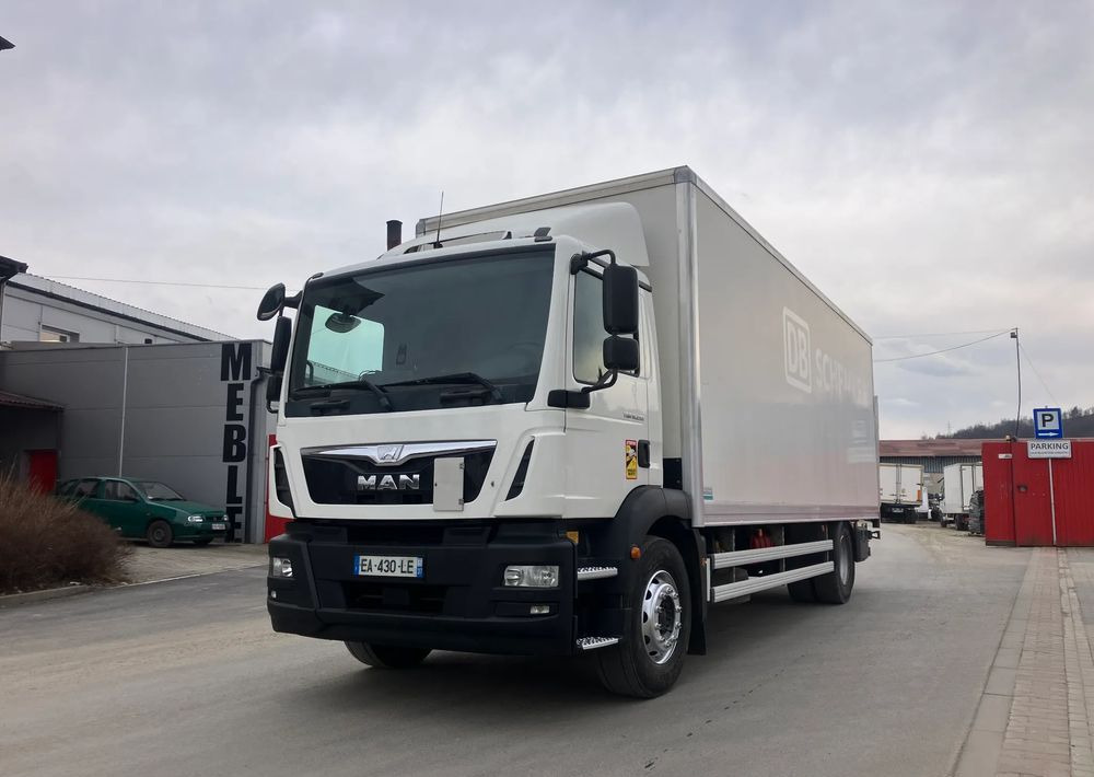 MAN MAN 18.290 kurierka kontener - Kamion sa zatvorenim sandukom: slika 1 MAN MAN 18.290 kurierka kontener - Kamion sa zatvorenim sandukom: slika 1