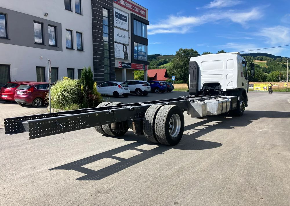 Renault RENAULT Gama D WIDE 19 euro 6 ramo do zabudowy tylko 50 tys km - Kamion sa golom šasijom i zatvorenom kabinom: slika 4 Renault RENAULT Gama D WIDE 19 euro 6 ramo do zabudowy tylko 50 tys km - Kamion sa golom šasijom i zatvorenom kabinom: slika 4