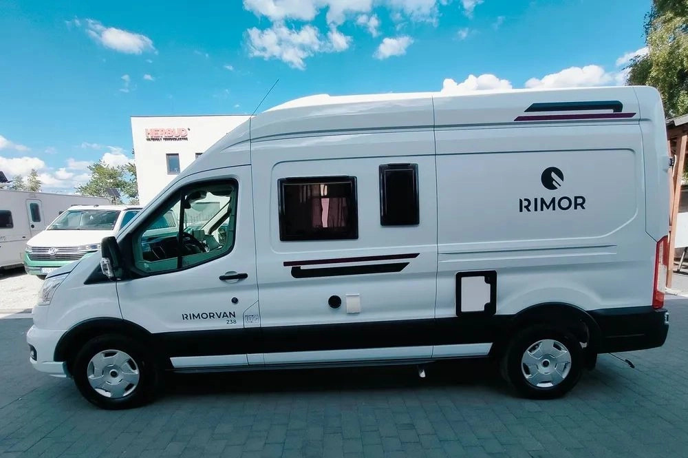 FORD Rimor NEW Ford Van 238 Truma Diesel Roller Shutters Remis AUTOMAT - Kamper: slika 3 FORD Rimor NEW Ford Van 238 Truma Diesel Roller Shutters Remis AUTOMAT - Kamper: slika 3