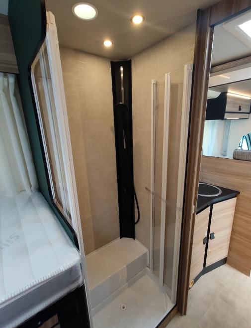 Novu Kamp kombi RIMOR Rimor KILIG 95 Plus NEW Retrofitted 5 Passenger Winter Camera Navigation: slika 17