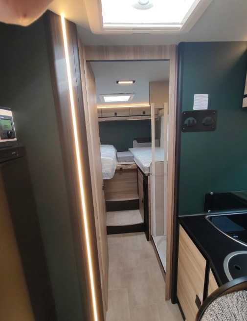 Novu Kamp kombi RIMOR Rimor KILIG 95 Plus NEW Retrofitted 5 Passenger Winter Camera Navigation: slika 16