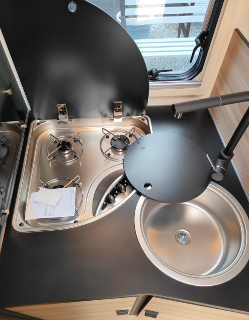 Novu Kamp kombi RIMOR Rimor KILIG 95 Plus NEW Retrofitted 5 Passenger Winter Camera Navigation: slika 24