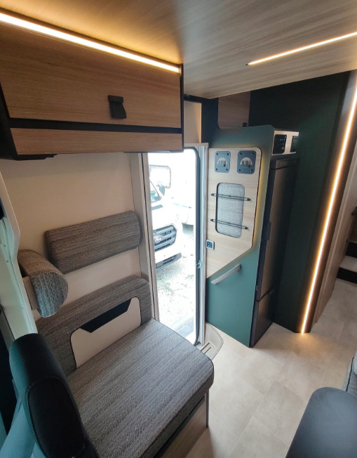 Novu Kamp kombi RIMOR Rimor KILIG 95 Plus NEW Retrofitted 5 Passenger Winter Camera Navigation: slika 15