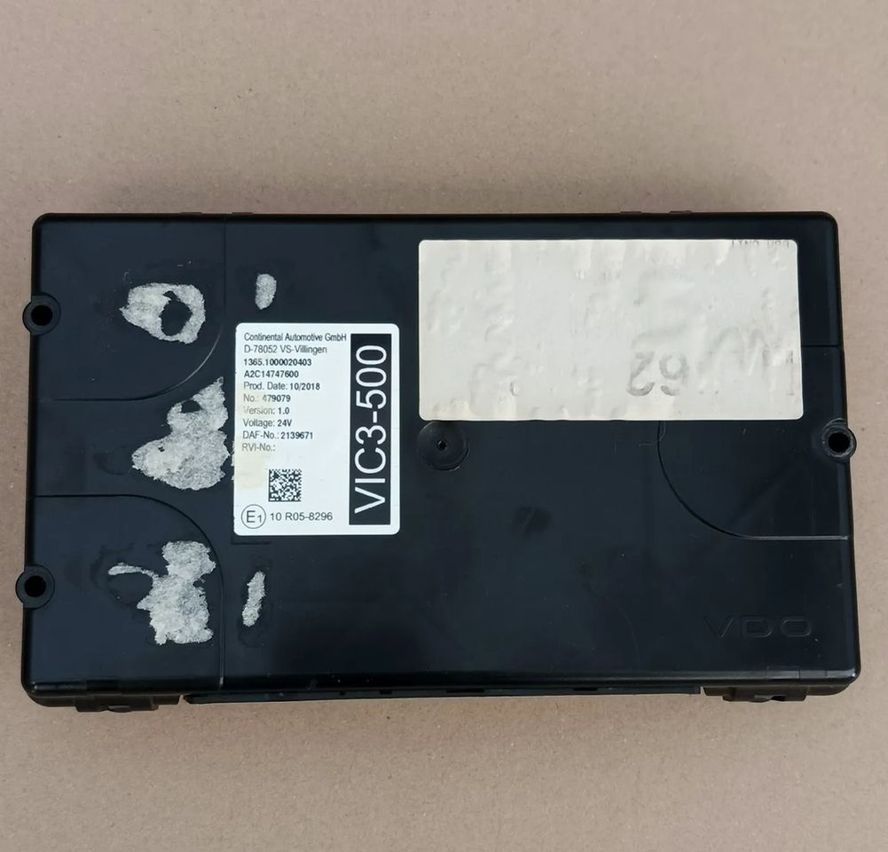 DAF XF 106 EURO 6 MX13 KOMPUTER STEROWNIK MODUŁ VIC3-500 2137691 - Upravljačka jedinica za Kamion: slika 1 DAF XF 106 EURO 6 MX13 KOMPUTER STEROWNIK MODUŁ VIC3-500 2137691 - Upravljačka jedinica za Kamion: slika 1