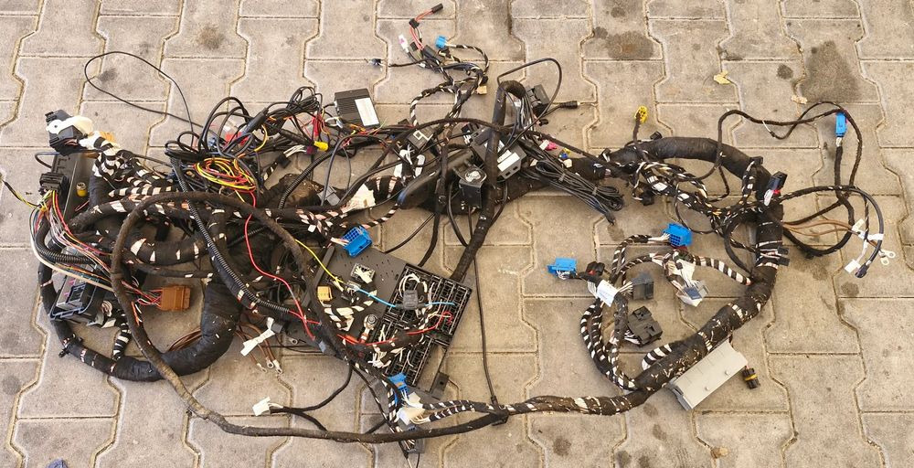 MAN TG3 TGX WIĄZKA INSTALACJA ELEKTRYCZNA KONSOLI KOKPITU - Električni sistem: slika 1 MAN TG3 TGX WIĄZKA INSTALACJA ELEKTRYCZNA KONSOLI KOKPITU - Električni sistem: slika 1