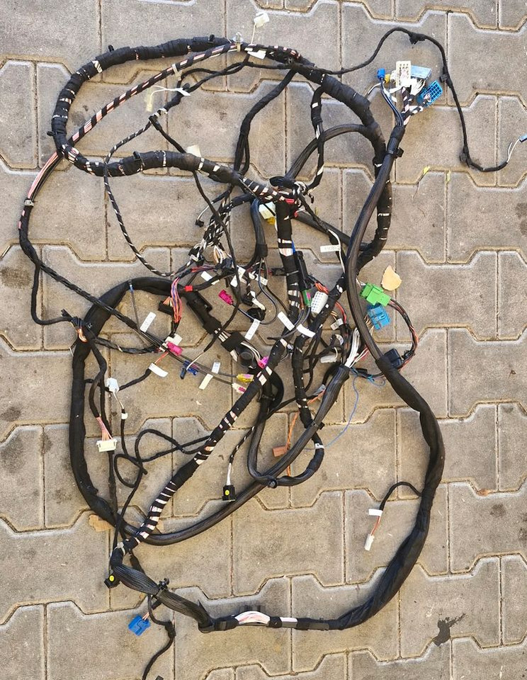 MAN TG3 TGX WIĄZKA INSTALACJA KONSOLI PÓŁKI GÓRNEJ - Električni sistem: slika 1 MAN TG3 TGX WIĄZKA INSTALACJA KONSOLI PÓŁKI GÓRNEJ - Električni sistem: slika 1