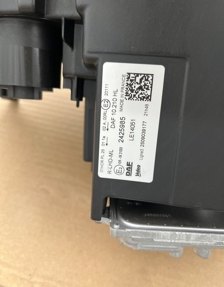 NOWE lampy LED DAF XG XG+ XF reflektor oryginał lampa NOWA - Svetla/ Osvetljenje za Kamion: slika 2 NOWE lampy LED DAF XG XG+ XF reflektor oryginał lampa NOWA - Svetla/ Osvetljenje za Kamion: slika 2