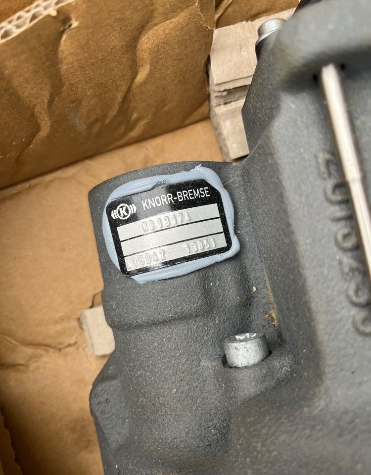 NOWY zacisk hamulcowy Knorr Bremse K013174 - Sklopovi kočnice za Kamion: slika 2 NOWY zacisk hamulcowy Knorr Bremse K013174 - Sklopovi kočnice za Kamion: slika 2