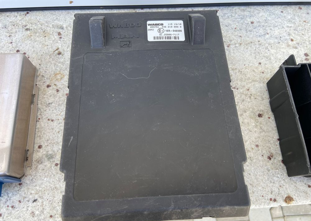 Sterownik ZBR 2 MAN TGX TGS euro 6 komputer lift - Upravljačka jedinica za Kamion: slika 1 Sterownik ZBR 2 MAN TGX TGS euro 6 komputer lift - Upravljačka jedinica za Kamion: slika 1