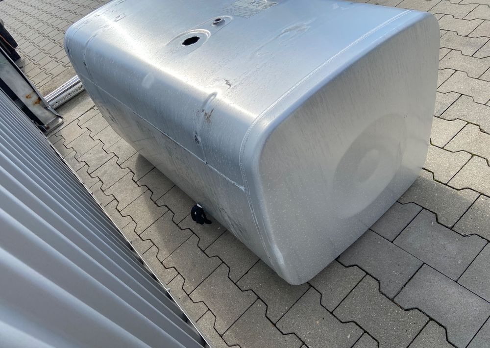 Zbiornik paliwa MAN TGX TGS 490 litrów bak - Rezervoar za gorivo za Kamion: slika 4 Zbiornik paliwa MAN TGX TGS 490 litrów bak - Rezervoar za gorivo za Kamion: slika 4