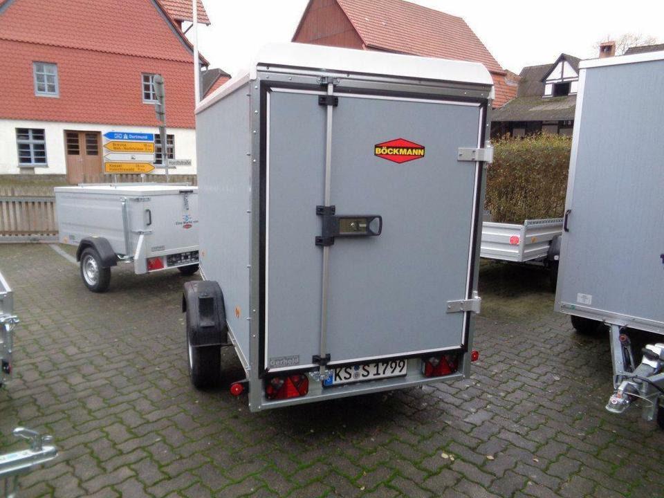 Böckmann PKW-Anhänger Koffer 1,35to. 100 km/h Kofferanhänger - Prikolica za automobil: slika 2 Böckmann PKW-Anhänger Koffer 1,35to. 100 km/h Kofferanhänger - Prikolica za automobil: slika 2