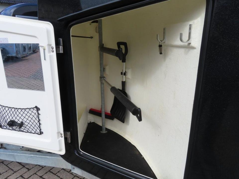 Böckmann Pferdeanhänger, Comfort, Alub. Sattelk. 100 km/h, top - Prikolica za konje: slika 3 Böckmann Pferdeanhänger, Comfort, Alub. Sattelk. 100 km/h, top - Prikolica za konje: slika 3