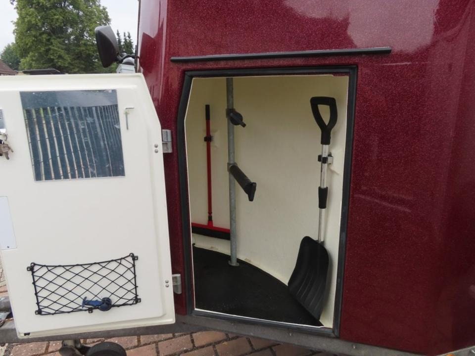 Böckmann Pferdeanhänger, Comfort, Sattelkammer.ALUBODEN,100 km/h - Prikolica za konje: slika 3 Böckmann Pferdeanhänger, Comfort, Sattelkammer.ALUBODEN,100 km/h - Prikolica za konje: slika 3