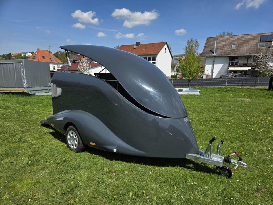 PKW Anhänger geschlossen Motorrad Mieten Leihen 1000kg 100km/h - Prikolica za motor: slika 2 PKW Anhänger geschlossen Motorrad Mieten Leihen 1000kg 100km/h - Prikolica za motor: slika 2