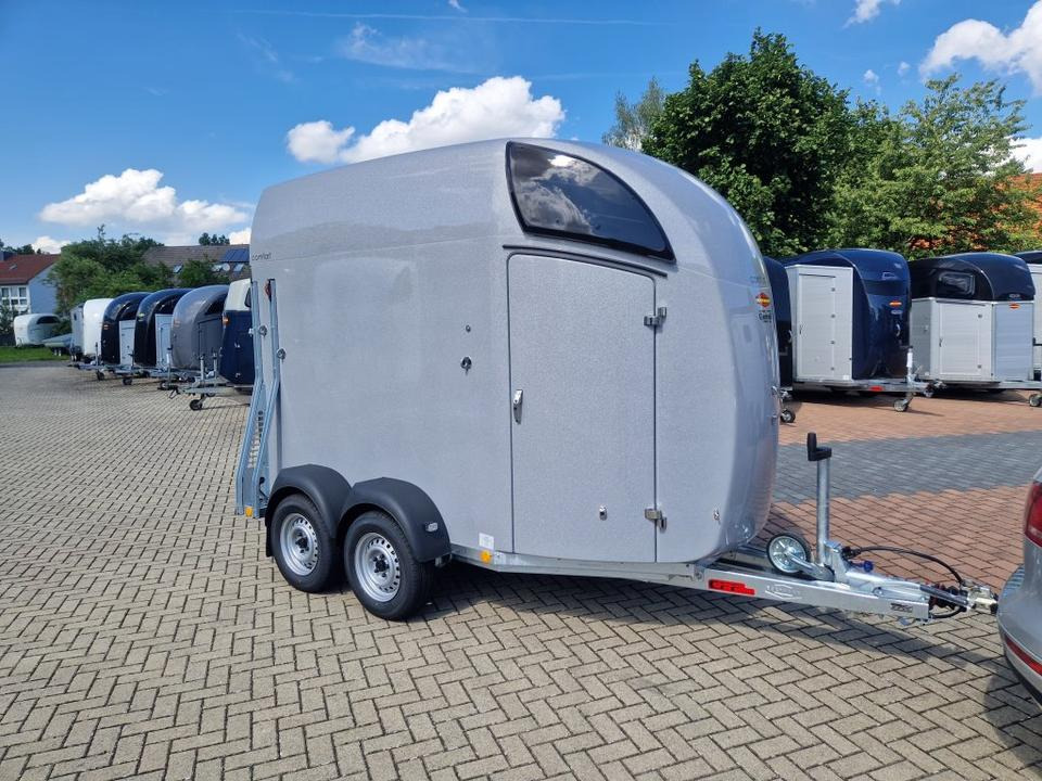 Pferdeanhänger Böckmann Comfort 23 Sattelkammer Aluboden 100km/h - Prikolica za konje: slika 1 Pferdeanhänger Böckmann Comfort 23 Sattelkammer Aluboden 100km/h - Prikolica za konje: slika 1