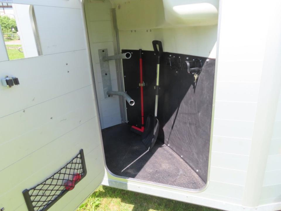 Pferdeanhänger Humbaur, Xanthos Aero, 100 km/h Sattelkammer - Prikolica za konje: slika 3 Pferdeanhänger Humbaur, Xanthos Aero, 100 km/h Sattelkammer - Prikolica za konje: slika 3