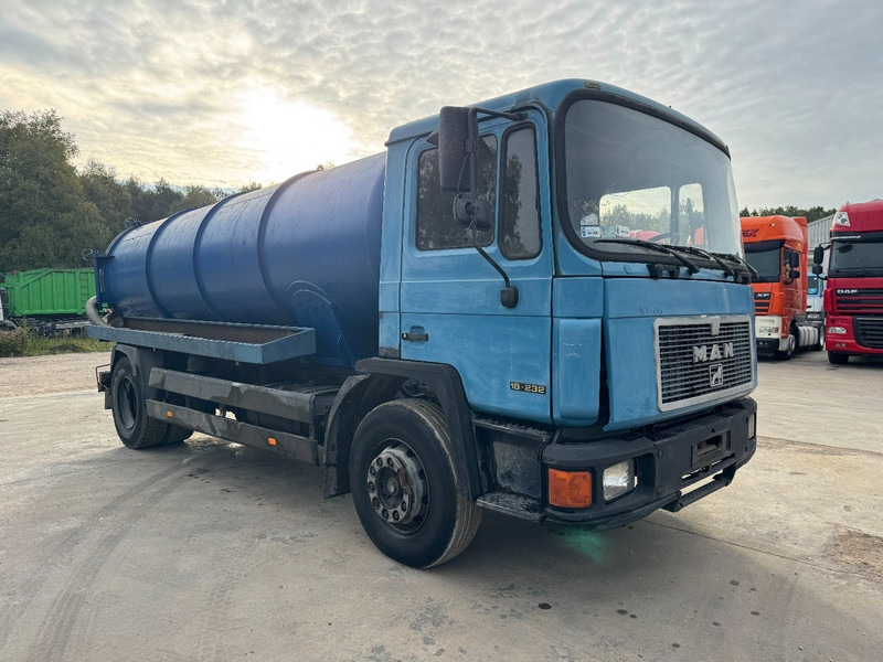 MAN 18.232 (12.000L / STEEL SUSPENSION / 6 CYLINDER WITH MANUAL PUMP) - Vakuumska cisterna: slika 3 MAN 18.232 (12.000L / STEEL SUSPENSION / 6 CYLINDER WITH MANUAL PUMP) - Vakuumska cisterna: slika 3