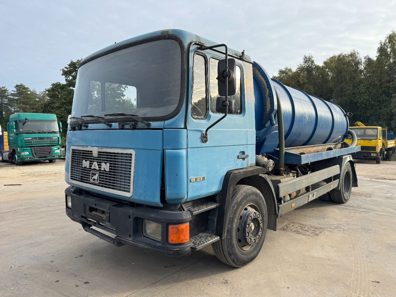 MAN 18.232 (12.000L / STEEL SUSPENSION / 6 CYLINDER WITH MANUAL PUMP) - Vakuumska cisterna: slika 1 MAN 18.232 (12.000L / STEEL SUSPENSION / 6 CYLINDER WITH MANUAL PUMP) - Vakuumska cisterna: slika 1