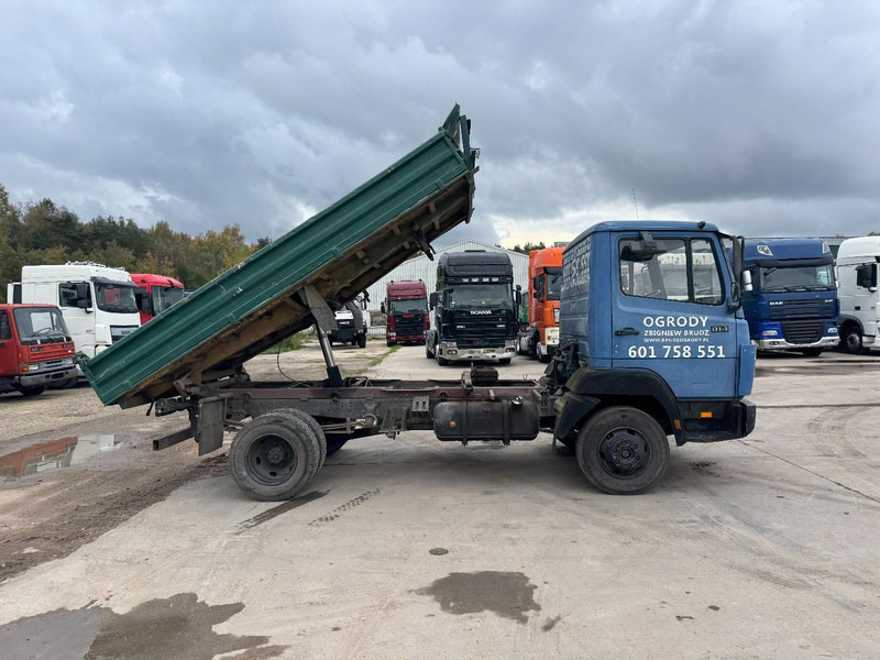 Mercedes-Benz SK 814 (6 CYLINDER / STEEL SUSPENSION / MANUAL PUMP / 3-SIDE TIPPER) - Istovarivač: slika 4 Mercedes-Benz SK 814 (6 CYLINDER / STEEL SUSPENSION / MANUAL PUMP / 3-SIDE TIPPER) - Istovarivač: slika 4