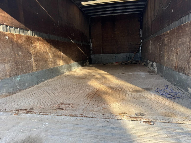 Kamion sa zatvorenim sandukom Mercedes-Benz SK 814 (STEEL SUSPENSION & MANUAL GEARBOX / SUSPENSION LAMES & BOITE MANUELLE): slika 15