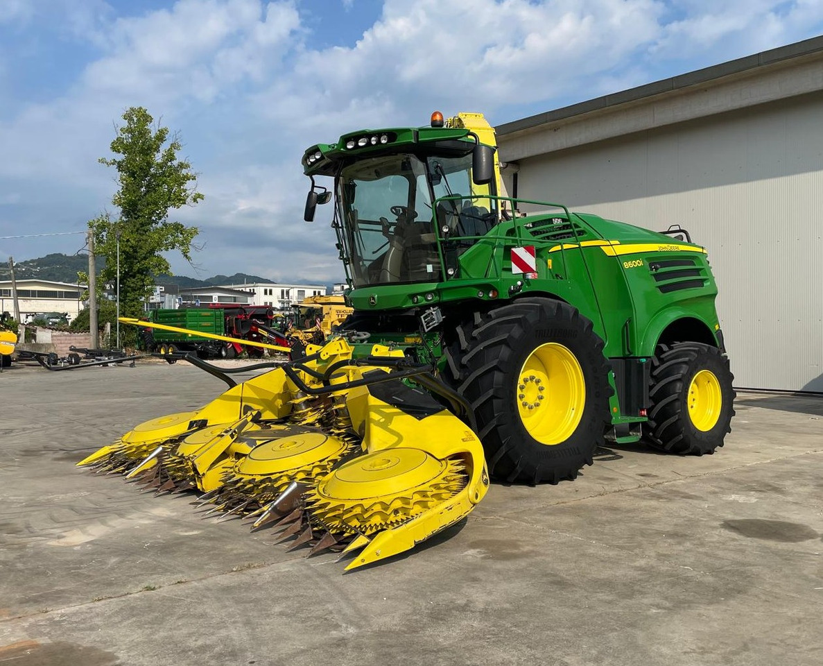 JOHN DEERE TRINCIA 8600i - Kombajn za stočnu hranu: slika 1 JOHN DEERE TRINCIA 8600i - Kombajn za stočnu hranu: slika 1