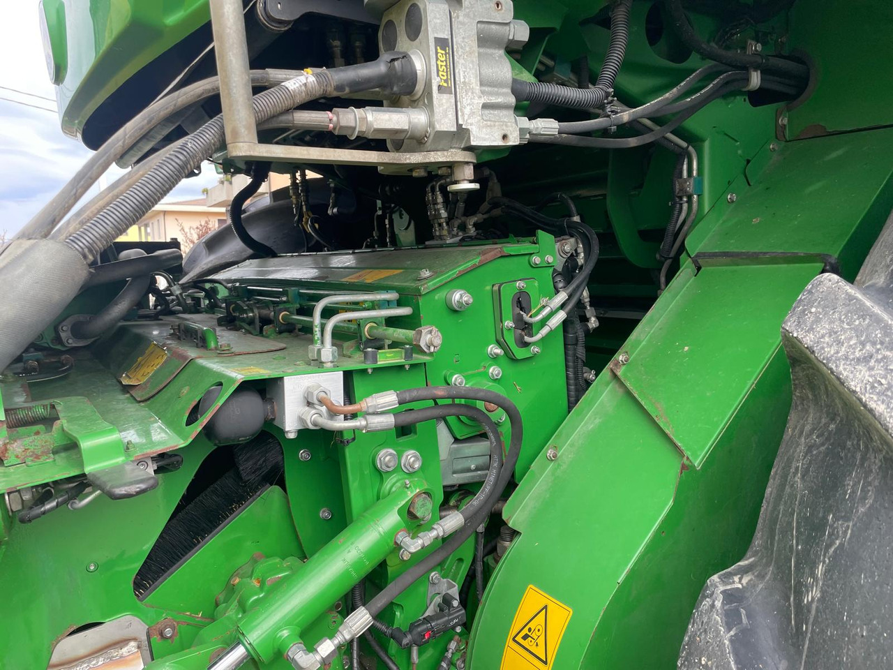 JOHN DEERE TRINCIA 9900i - Kombajn za stočnu hranu: slika 4 JOHN DEERE TRINCIA 9900i - Kombajn za stočnu hranu: slika 4