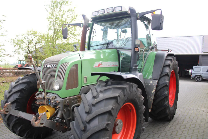 Fendt FAVORIT 711 VARIO 711 Vario met fronthef en frontaftakas - Traktor: slika 5 Fendt FAVORIT 711 VARIO 711 Vario met fronthef en frontaftakas - Traktor: slika 5
