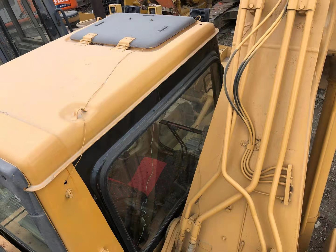 Bager CATERPILLAR 320b: slika 9 Bager CATERPILLAR 320b: slika 9